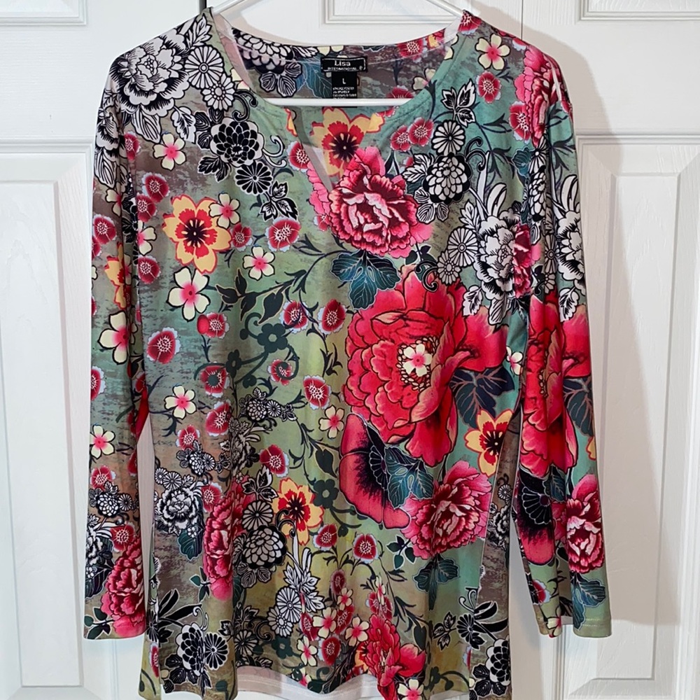 LISA INTERNATIONAL. WOMENS TOP SIZE L